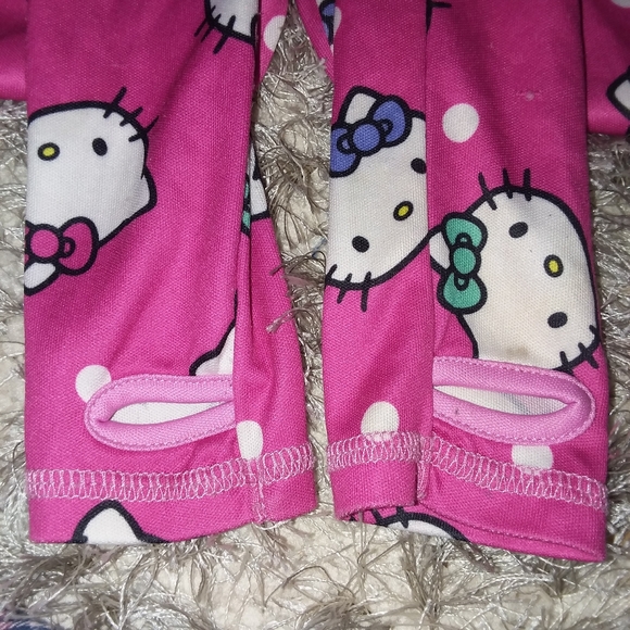Hello kitty pjs - Picture 3 of 5
